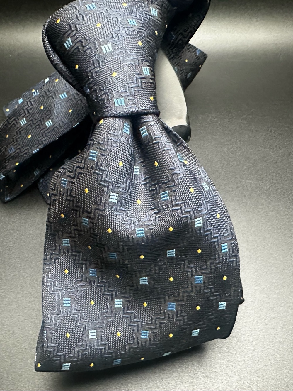 Arturo Calle European Collection — Navy Geometric Silk Tie, Made in Italy